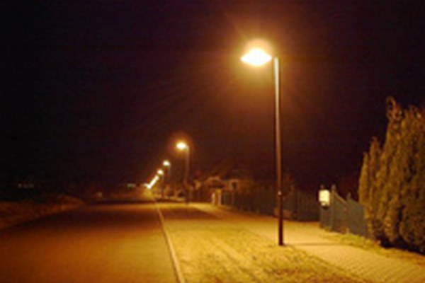 Alpine Nachtlandschaft hell erleuchtet