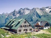 Des cabanes de montagne plus écologiques