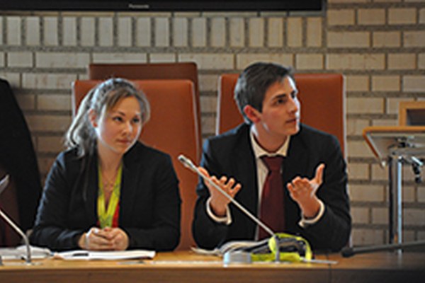 Des jeunes explorent la politique des villes