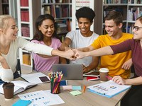 Dans les Hautes-Alpes, une solution d'hébergement fondée sur l'accompagnement social pour ancrer les jeunes dans leur territoire