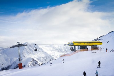 Les médias thématisent la course aux équipements dans les sports d’hiver