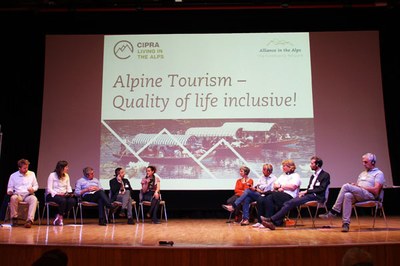 Tourisme : les deux faces de la médaille