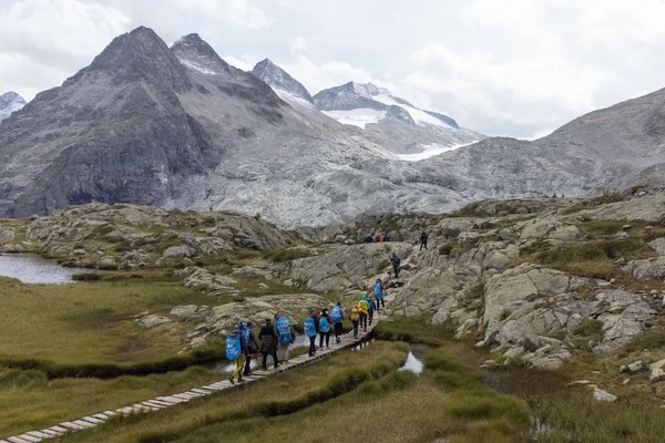 Voyage dans le monde des glaciers alpins en péril