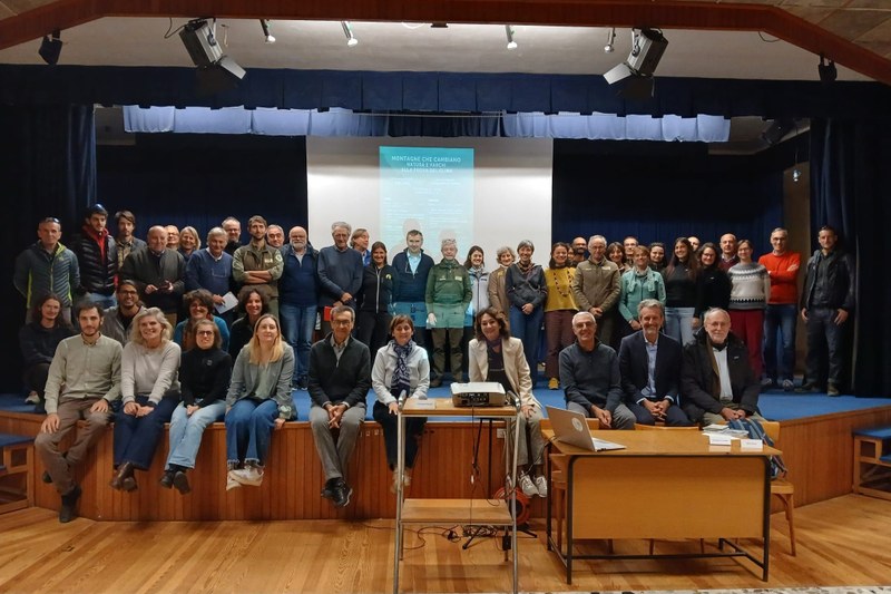 Les participant·e·s à la conférence « Montagnes transformées – Nature et espaces protégés face au changement climatique » le 6 novembre à Domodossola/Italie © Daniele Piazza