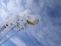 Diversità di vedute sulla neve artificiale