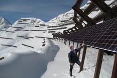Opere di difesa "fotovoltaiche" per il più grande parco solare in Svizzera