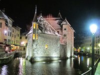 In Francia si spengono le luci