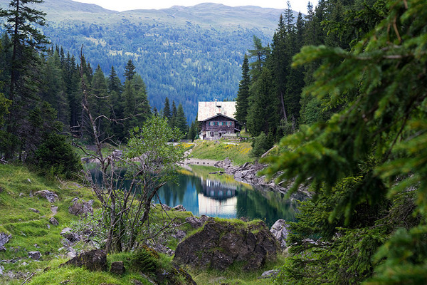 Braccio di ferro su un ambiente naturale di pregio