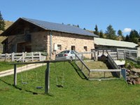 Varstvo okolja v planinskih postojankah in usposabljanje za letalsko reševanje