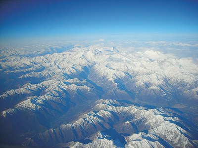 Številni akterji na velikem odru