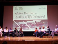 Turizem – dve plati medalje