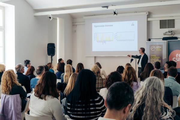 Stroka je enotna: Zmanjšati moramo emisije iz malih kurilnih naprav